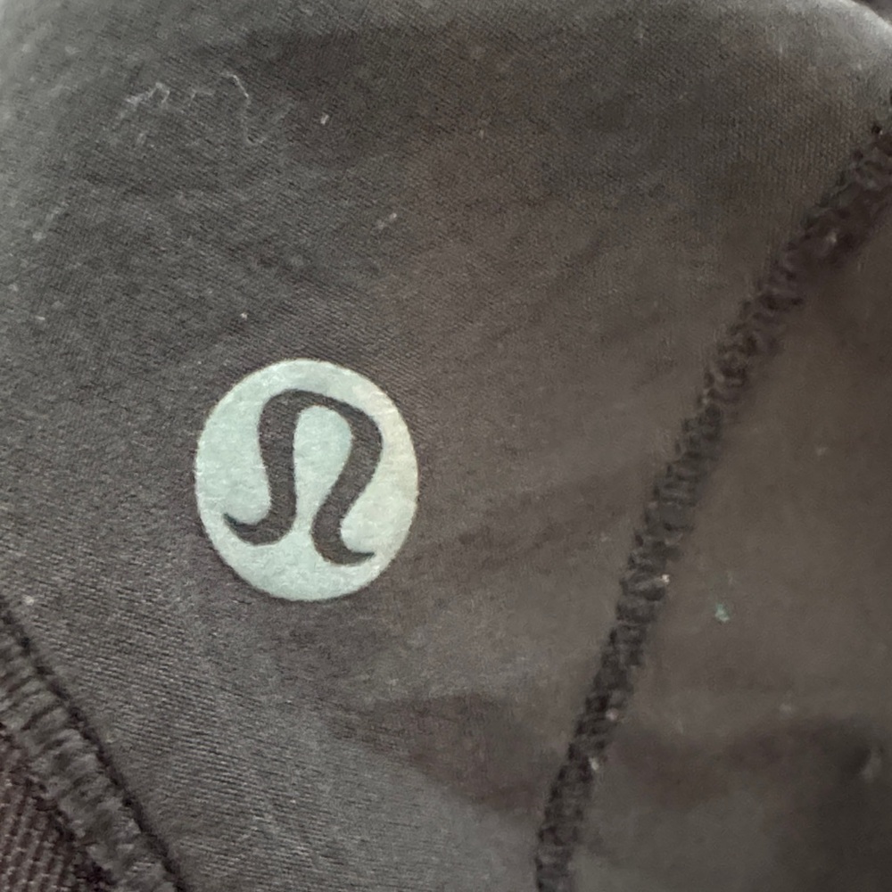 Lululemon Hotty Hot Short II size 8 - Picture 3 of 6